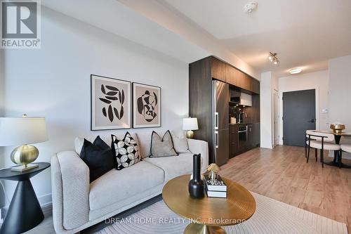 802 - 25 Adra Grado Way, Toronto, ON - Indoor Photo Showing Living Room