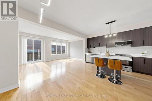 104 Dariole Drive, Richmond Hill, ON - Indoor Photo Showing Kitchen