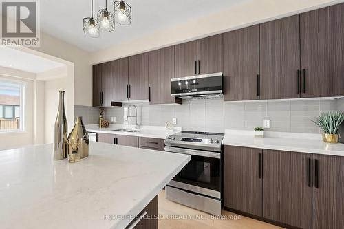 104 Dariole Drive, Richmond Hill, ON - Indoor Photo Showing Kitchen