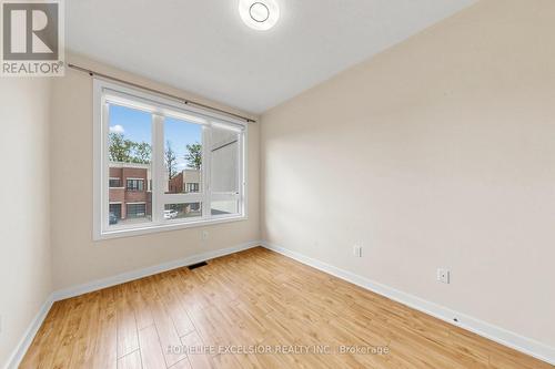 104 Dariole Drive, Richmond Hill, ON - Indoor Photo Showing Other Room