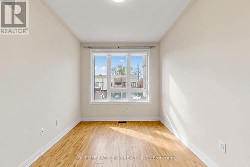 104 Dariole Drive, Richmond Hill, ON - Indoor Photo Showing Other Room