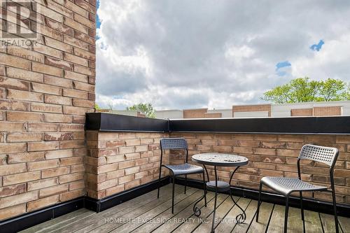 104 Dariole Drive, Richmond Hill, ON - Outdoor With Deck Patio Veranda With Exterior