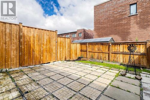 104 Dariole Drive, Richmond Hill, ON - Outdoor