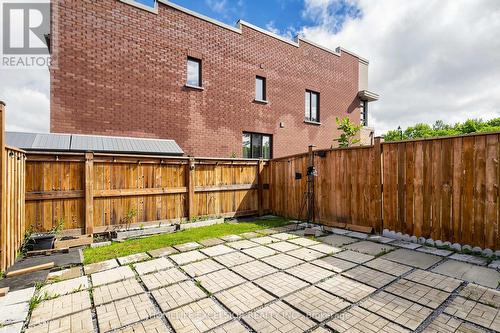 104 Dariole Drive, Richmond Hill, ON - Outdoor