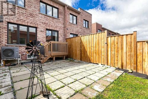104 Dariole Drive, Richmond Hill, ON - Outdoor With Deck Patio Veranda With Exterior