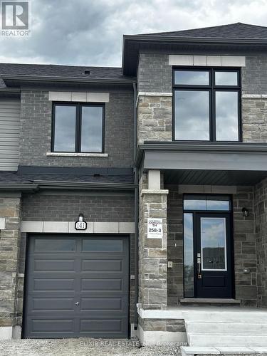 141 FENCHURCH MANOR  Barrie, ON L9J 0X1