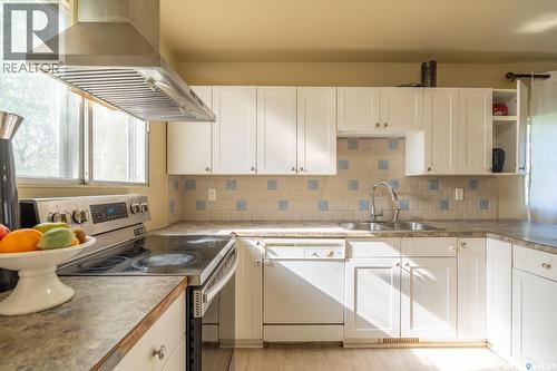 1840 Quebec Street, Regina, SK - Indoor Photo Showing Kitchen With Double Sink