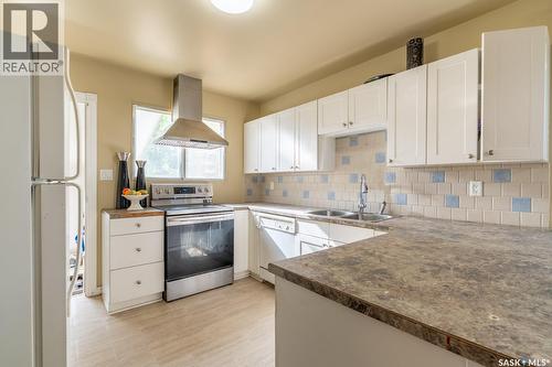1840 Quebec Street, Regina, SK - Indoor Photo Showing Kitchen With Double Sink