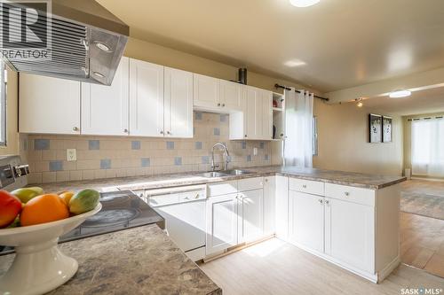 1840 Quebec Street, Regina, SK - Indoor Photo Showing Kitchen With Double Sink