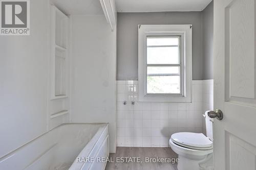 21 Chestnut Avenue, Hamilton, ON - Indoor Photo Showing Bathroom