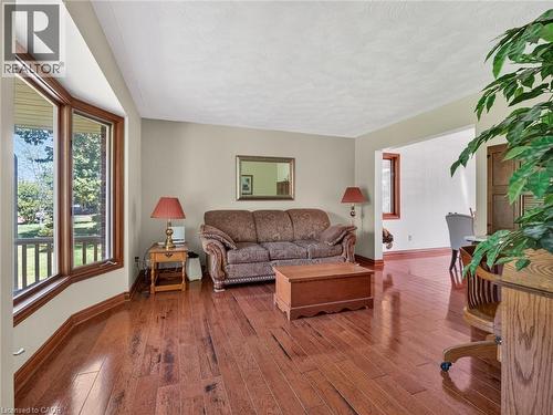 42965 Highway 3, Wainfleet, ON - Indoor Photo Showing Living Room
