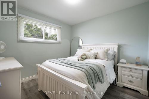 4480 Queensway Gardens, Niagara Falls (Morrison), ON - Indoor Photo Showing Bedroom