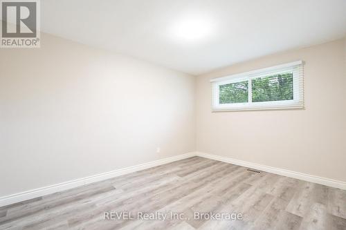 4480 Queensway Gardens, Niagara Falls (Morrison), ON - Indoor Photo Showing Other Room
