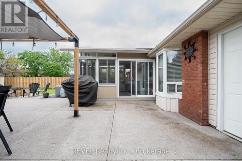 4480 Queensway Gardens, Niagara Falls (Morrison), ON - Outdoor With Exterior