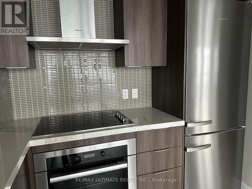 6206 - 30 Shore Breeze Drive, Toronto, ON - Indoor Photo Showing Kitchen With Upgraded Kitchen