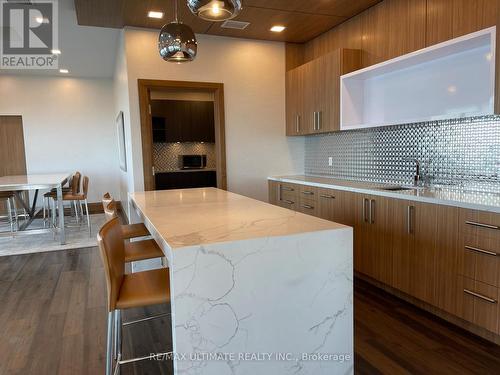 6206 - 30 Shore Breeze Drive, Toronto, ON - Indoor Photo Showing Kitchen
