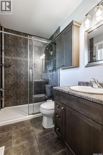 327 Roy Crescent, Saskatoon, SK - Indoor Photo Showing Bathroom