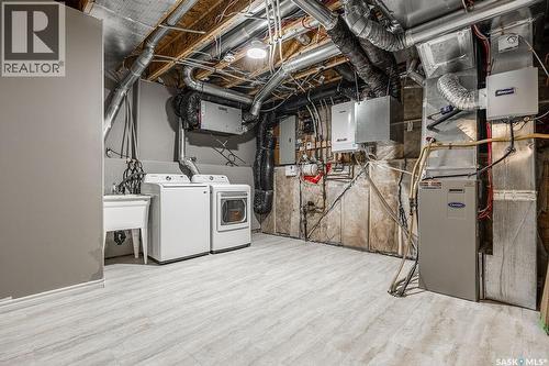 327 Roy Crescent, Saskatoon, SK - Indoor Photo Showing Laundry Room