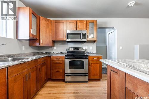 327 Roy Crescent, Saskatoon, SK - Indoor Photo Showing Kitchen