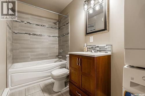 327 Roy Crescent, Saskatoon, SK - Indoor Photo Showing Bathroom