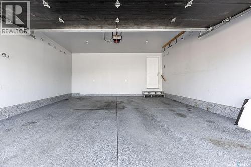 327 Roy Crescent, Saskatoon, SK - Indoor Photo Showing Garage