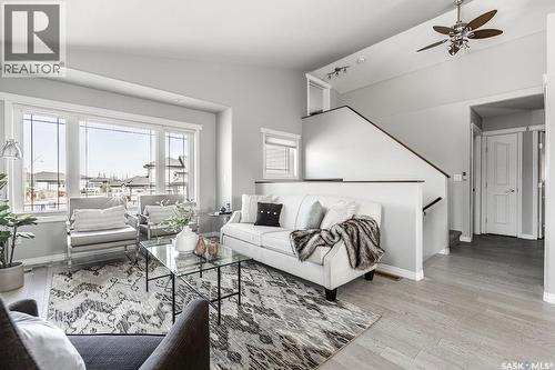 327 Roy Crescent, Saskatoon, SK - Indoor Photo Showing Living Room