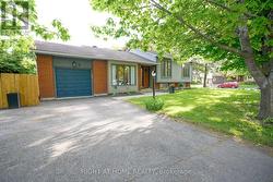3 POMMEL CRESCENT  Ottawa, ON K2M 1A3