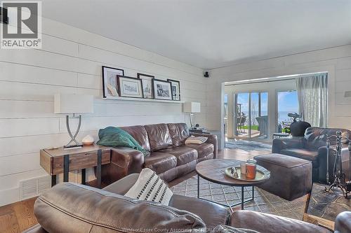 153 Adelaide Street, Essex, ON - Indoor Photo Showing Living Room