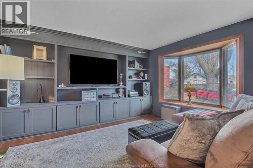 153 Adelaide Street, Essex, ON - Indoor Photo Showing Living Room