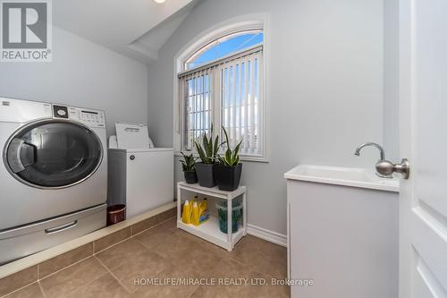 675 Best Road, Milton, ON - Indoor Photo Showing Laundry Room