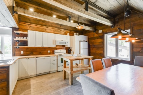 Cuisine - 100 Rue Du Golf, Saint-Côme, QC - Indoor Photo Showing Kitchen