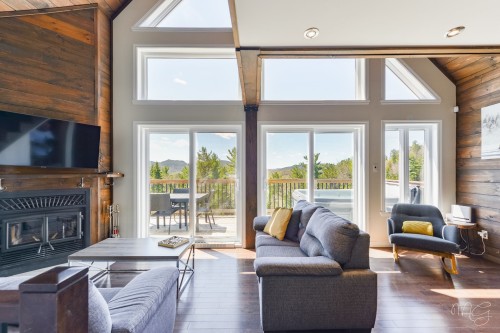 Vue - 100 Rue Du Golf, Saint-Côme, QC - Indoor Photo Showing Living Room With Fireplace