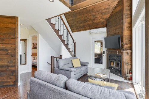 Vue d'ensemble - 100 Rue Du Golf, Saint-Côme, QC - Indoor Photo Showing Living Room With Fireplace