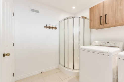 Salle de bains - 100 Rue Du Golf, Saint-Côme, QC - Indoor Photo Showing Laundry Room