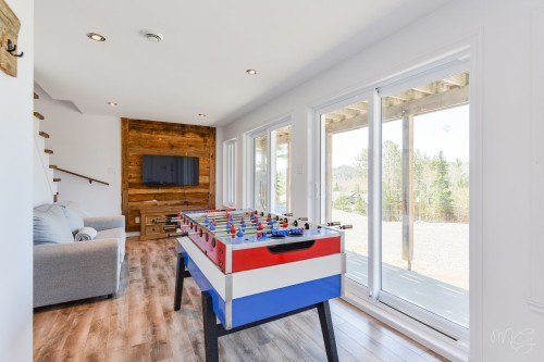 Salle familiale - 100 Rue Du Golf, Saint-Côme, QC - Indoor Photo Showing Other Room
