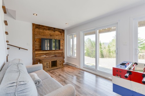 Salle familiale - 100 Rue Du Golf, Saint-Côme, QC - Indoor