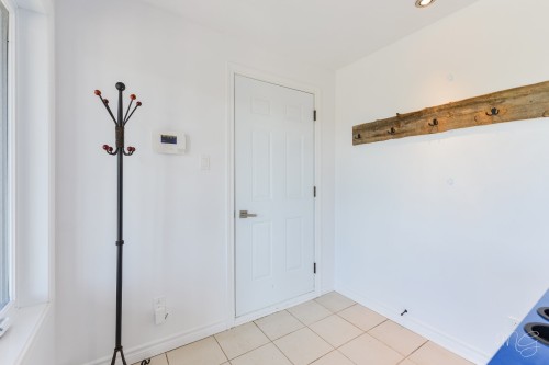 Hall d'entrée/Vestibule - 100 Rue Du Golf, Saint-Côme, QC - Indoor Photo Showing Other Room