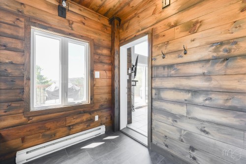 Hall d'entrée/Vestibule - 100 Rue Du Golf, Saint-Côme, QC - Indoor Photo Showing Other Room
