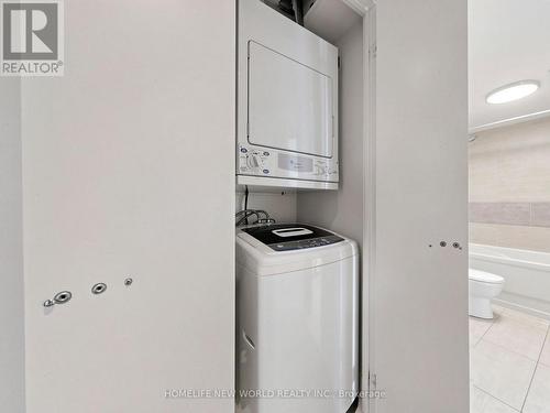 1406 - 110 Charles Street E, Toronto, ON - Indoor Photo Showing Laundry Room