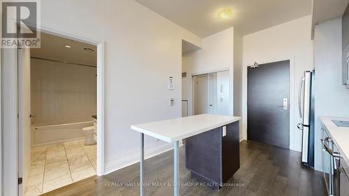 617 - 399 Spring Garden Avenue, Toronto, ON - Indoor Photo Showing Kitchen
