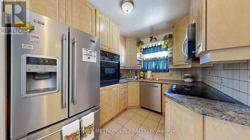 291 Kennedy Road E, Toronto, ON - Indoor Photo Showing Kitchen