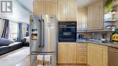 291 Kennedy Road E, Toronto, ON - Indoor Photo Showing Kitchen