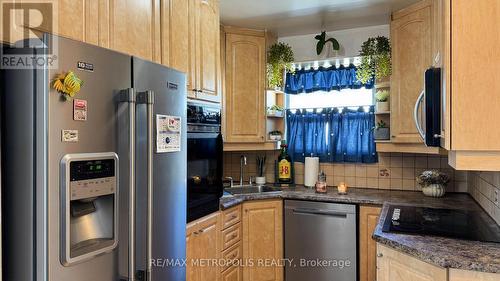291 Kennedy Road E, Toronto, ON - Indoor Photo Showing Kitchen