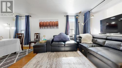 291 Kennedy Road E, Toronto, ON - Indoor Photo Showing Living Room