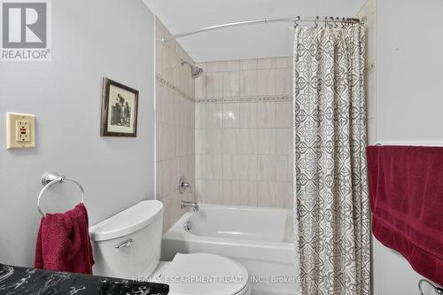 101 - 700 Dynes Road, Burlington, ON - Indoor Photo Showing Bathroom