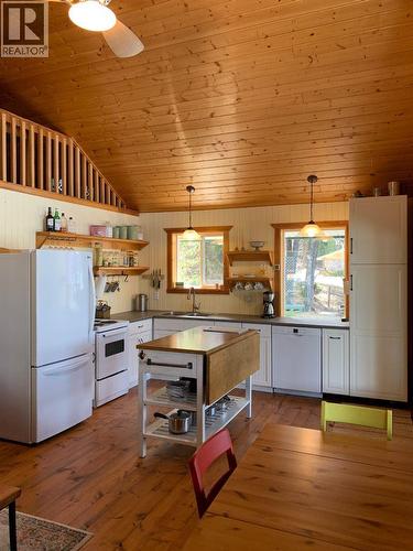 6199 Bremner Road, Williams Lake, BC - Indoor Photo Showing Kitchen