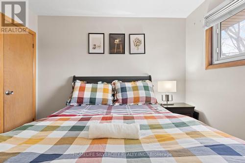 298 Barton Street, Hamilton, ON - Indoor Photo Showing Bedroom