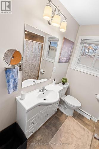 298 Barton Street, Hamilton, ON - Indoor Photo Showing Bathroom