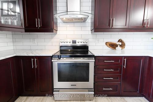 37 Marilyn Avenue N, Wasaga Beach, ON - Indoor Photo Showing Kitchen