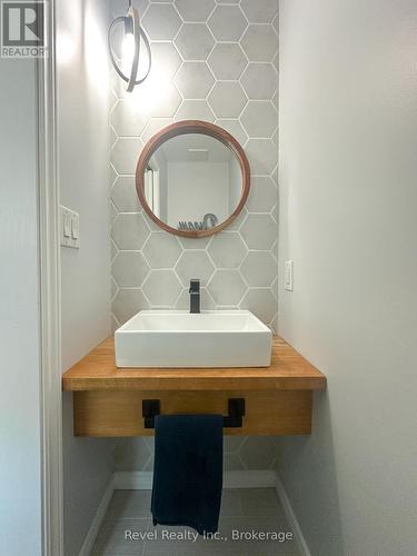 37 Marilyn Avenue N, Wasaga Beach, ON - Indoor Photo Showing Bathroom